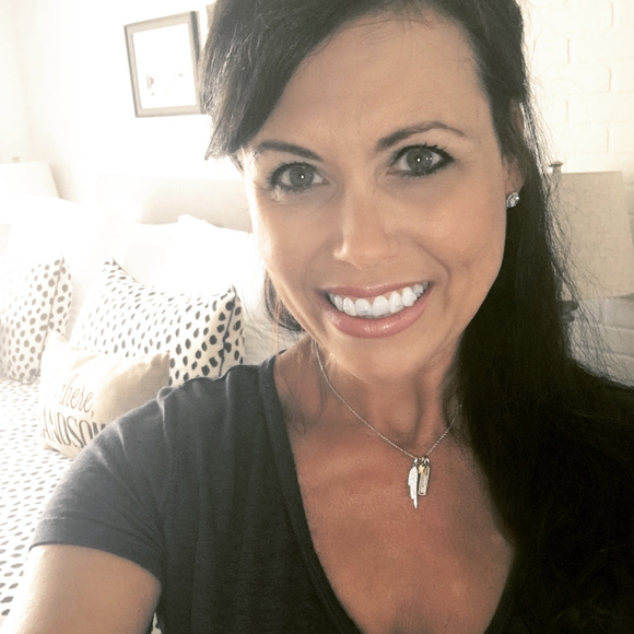 Meet your Posher, Tara - Picture 2 of 2